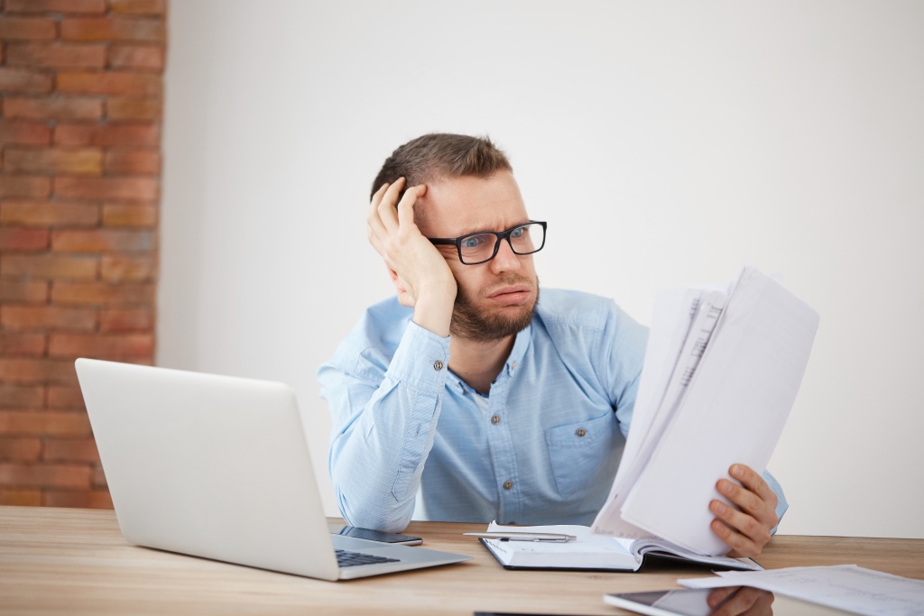close-up-young-exhausted-unhappy-bearded-male-finance-manager-sitting-office-late-evening.jpg очки